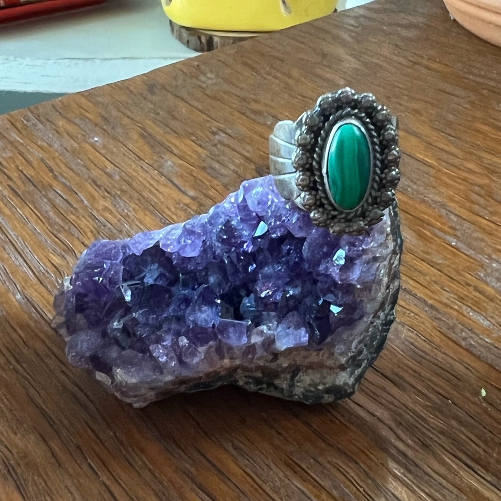 Malachite set in sterling silver Vintage beauty! ✨